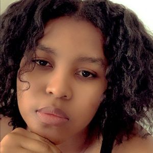 Meet your Posher, Sumira